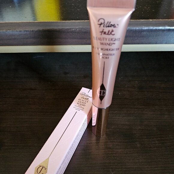 Charlotte Tilbury BEAUTY LIGHT HIGHLIGHTER BLUSH WAND PILLOW TALK ORIGIN… - Picture 1 of 5
